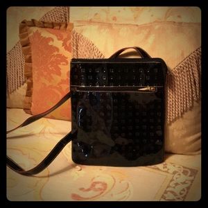 ARCADIA BLACK PATENT MESSENGER BAG